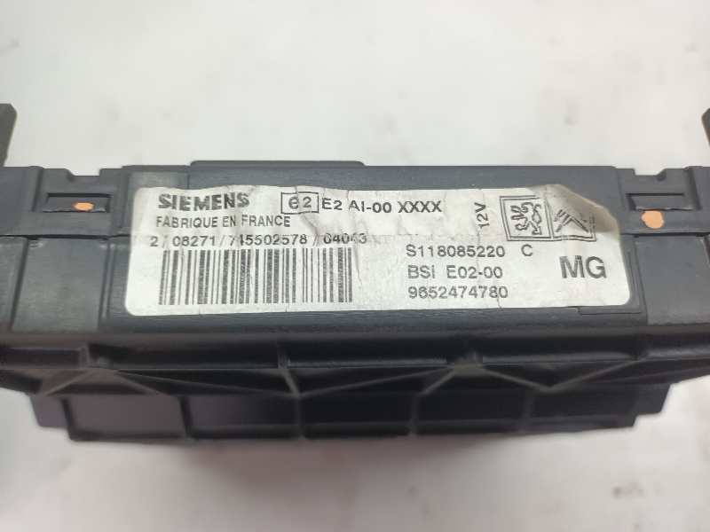 CAJA RELES / FUSIBLES