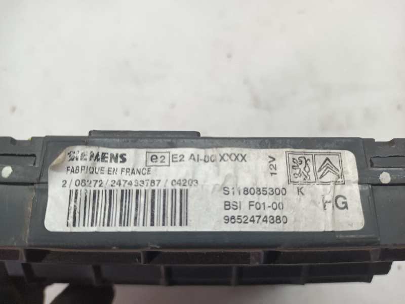 CAJA RELES / FUSIBLES