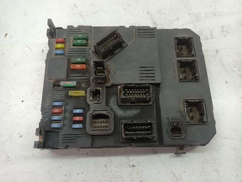 CAJA RELES / FUSIBLES