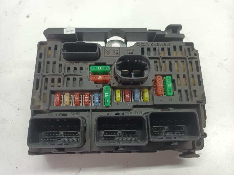 CAJA RELES / FUSIBLES