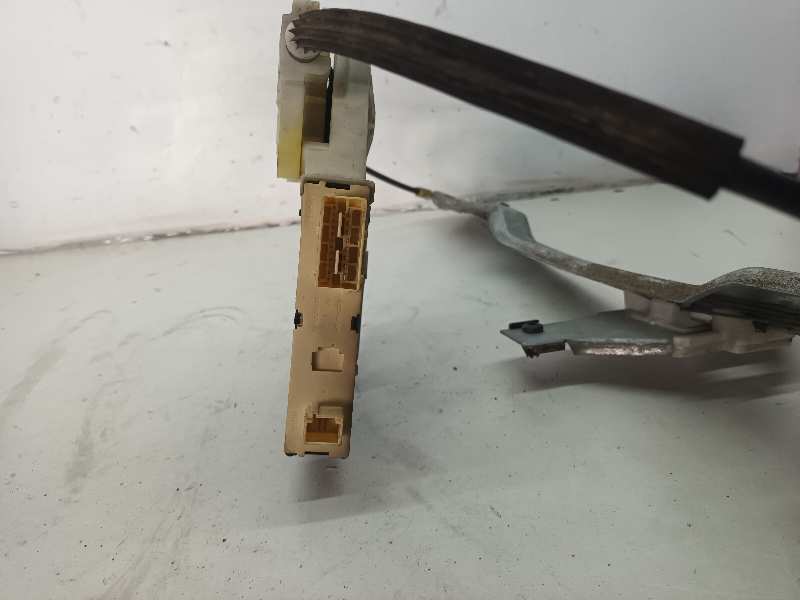 ELEVALUNAS DELANTERO DERECHO