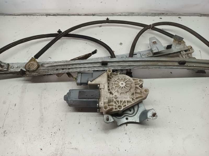 ELEVALUNAS DELANTERO IZQUIERDO