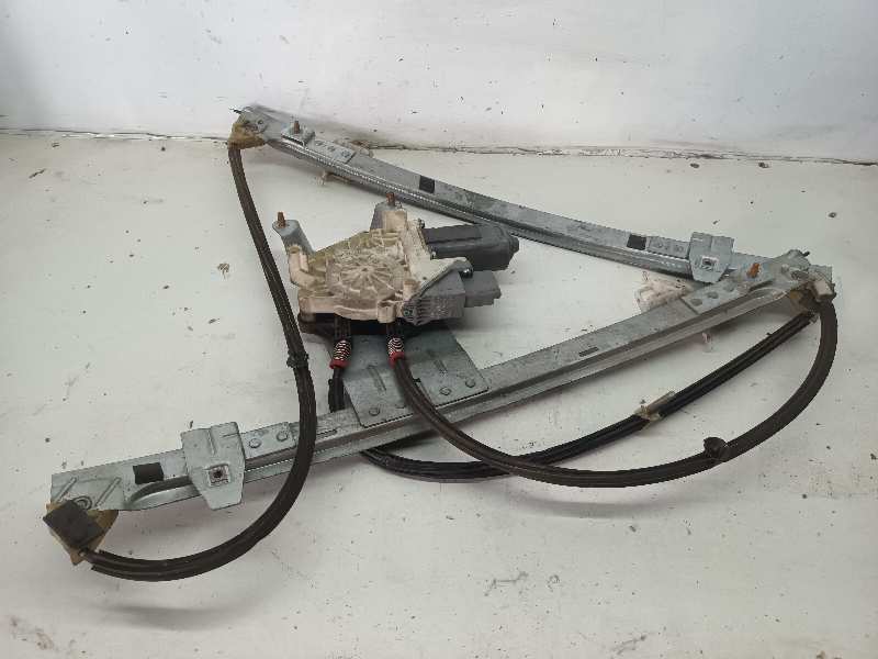 ELEVALUNAS DELANTERO DERECHO