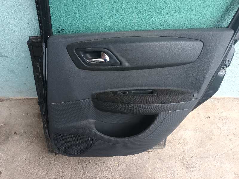 GUARNECIDO PUERTA TRASERA DERECHA