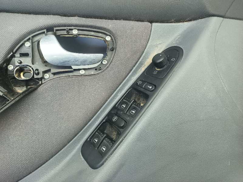 MANDO ELEVALUNAS DELANTERO IZQUIERDO 