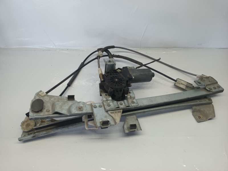 ELEVALUNAS DELANTERO DERECHO