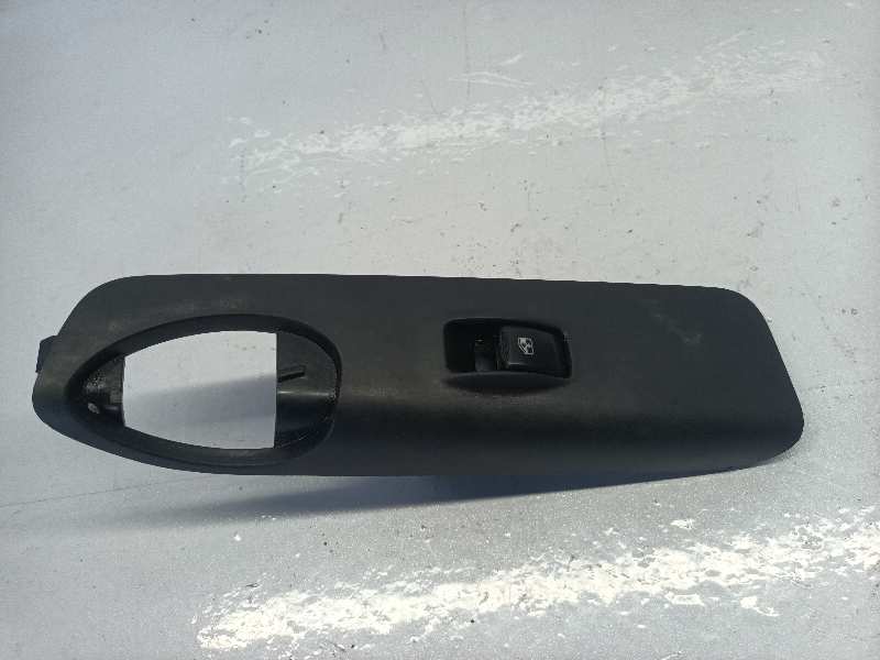 MANDO ELEVALUNAS DELANTERO DERECHO