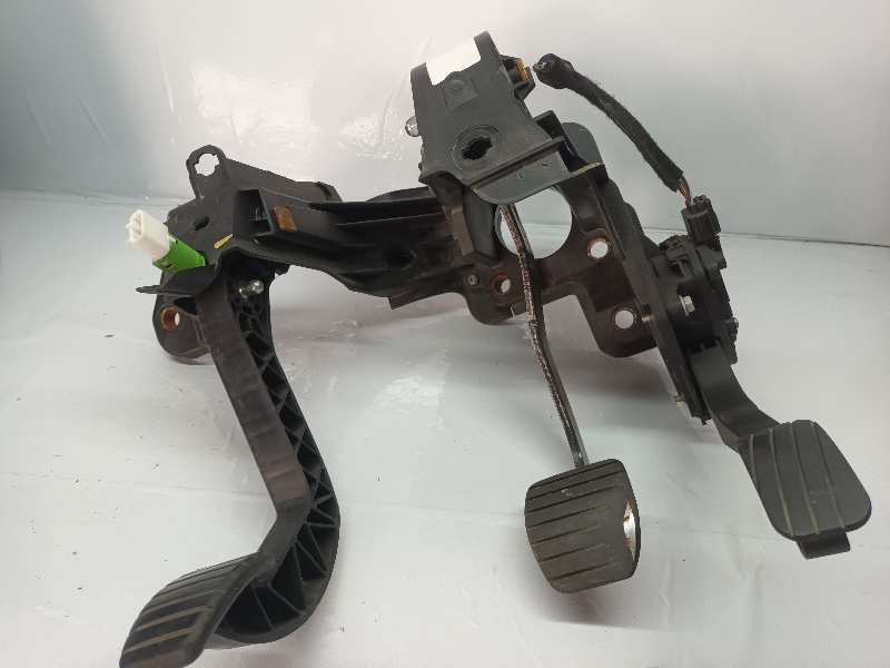 PEDAL EMBRAGUE