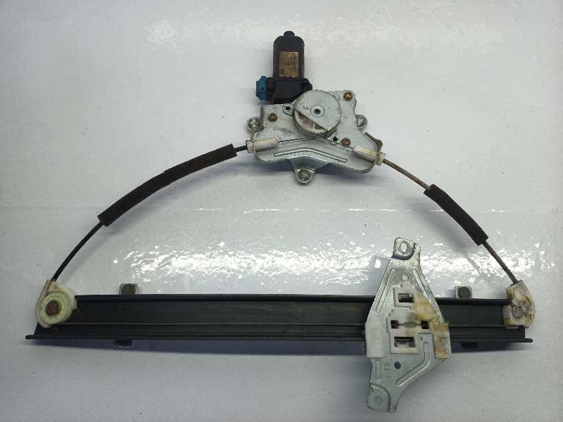 ELEVALUNAS DELANTERO DERECHO