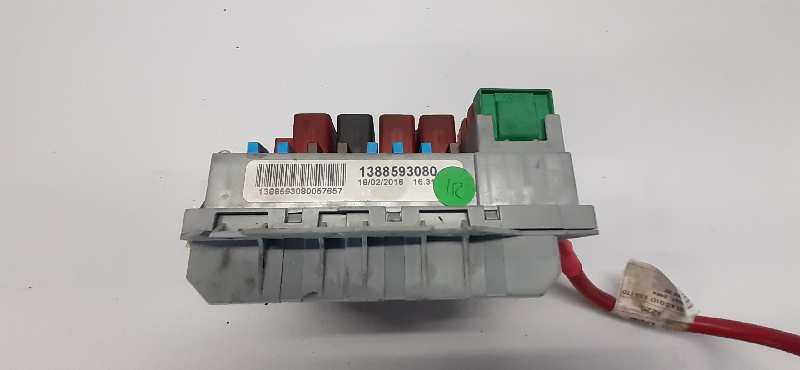 CAJA RELES / FUSIBLES