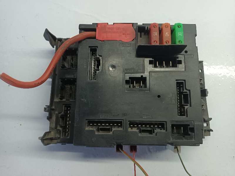 CAJA RELES / FUSIBLES