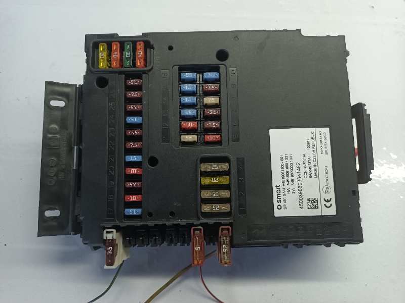 CAJA RELES / FUSIBLES