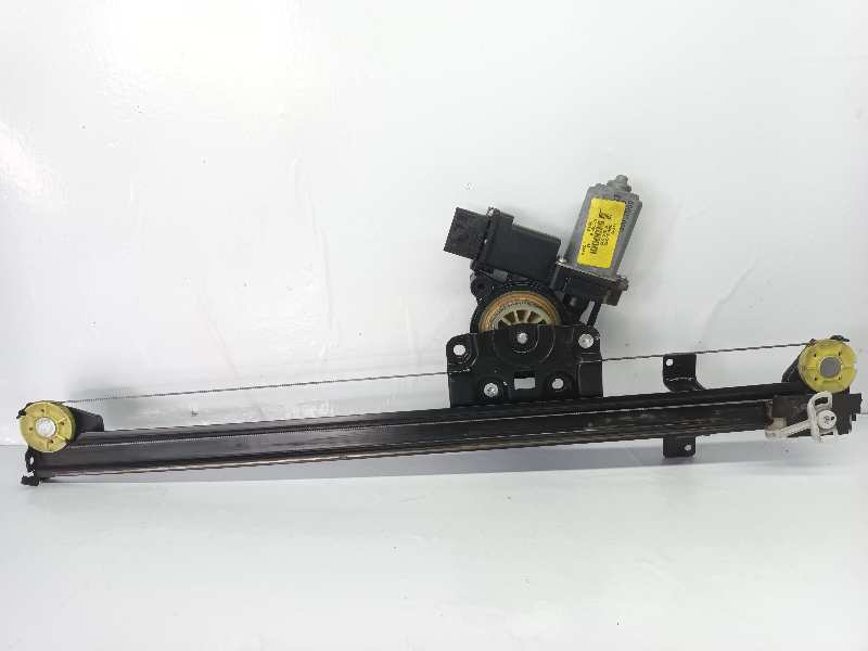 ELEVALUNAS DELANTERO IZQUIERDO