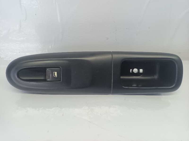 MANETA ELEVALUNAS TRASERA DERECHA