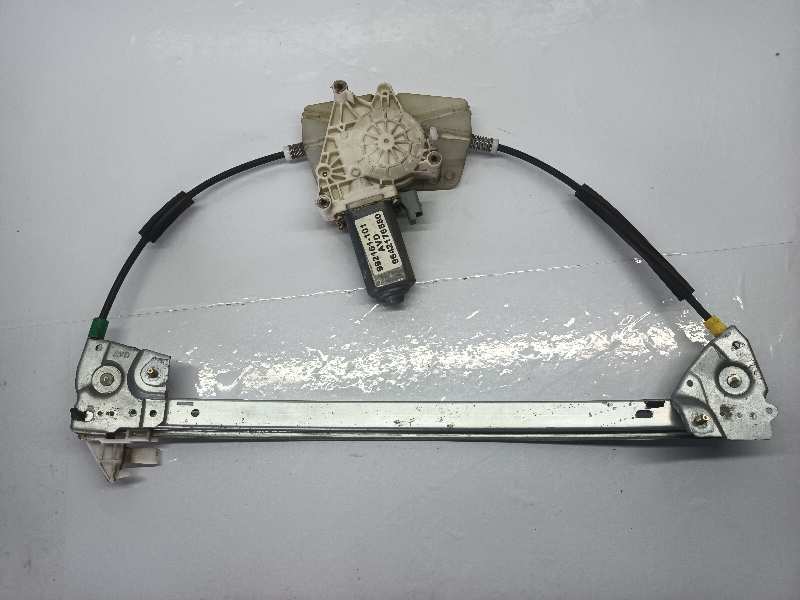 ELEVALUNAS DELANTERO DERECHO