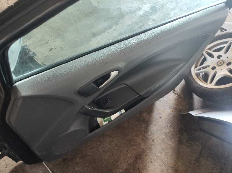 ELEVALUNAS DELANTERO DERECHO