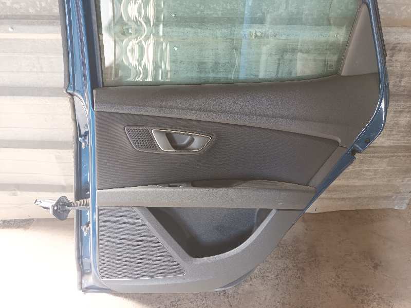 GUARNECIDO PUERTA TRASERA DERECHA