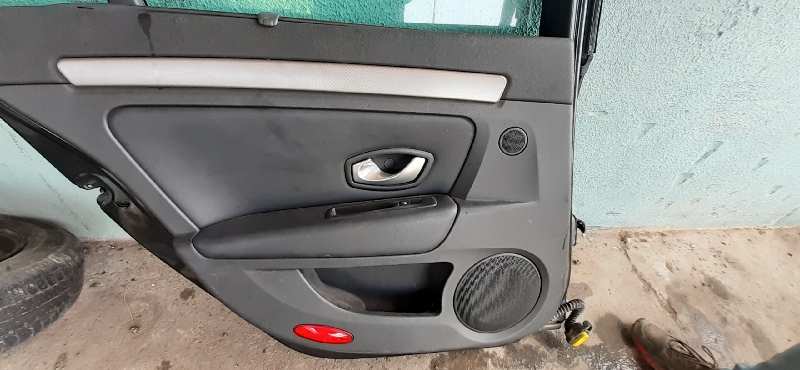 GUARNECIDO PUERTA TRASERA IZQUIERDA