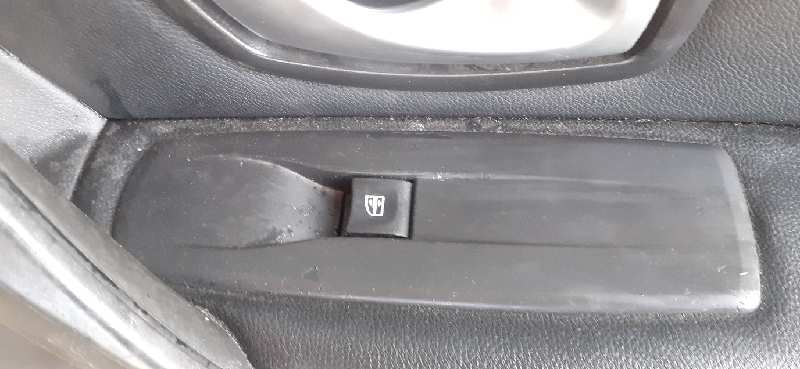 MANDO ELEVALUNAS DELANTERO DERECHO