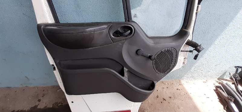 GUARNECIDO PUERTA DELANTERA IZQUIERDA