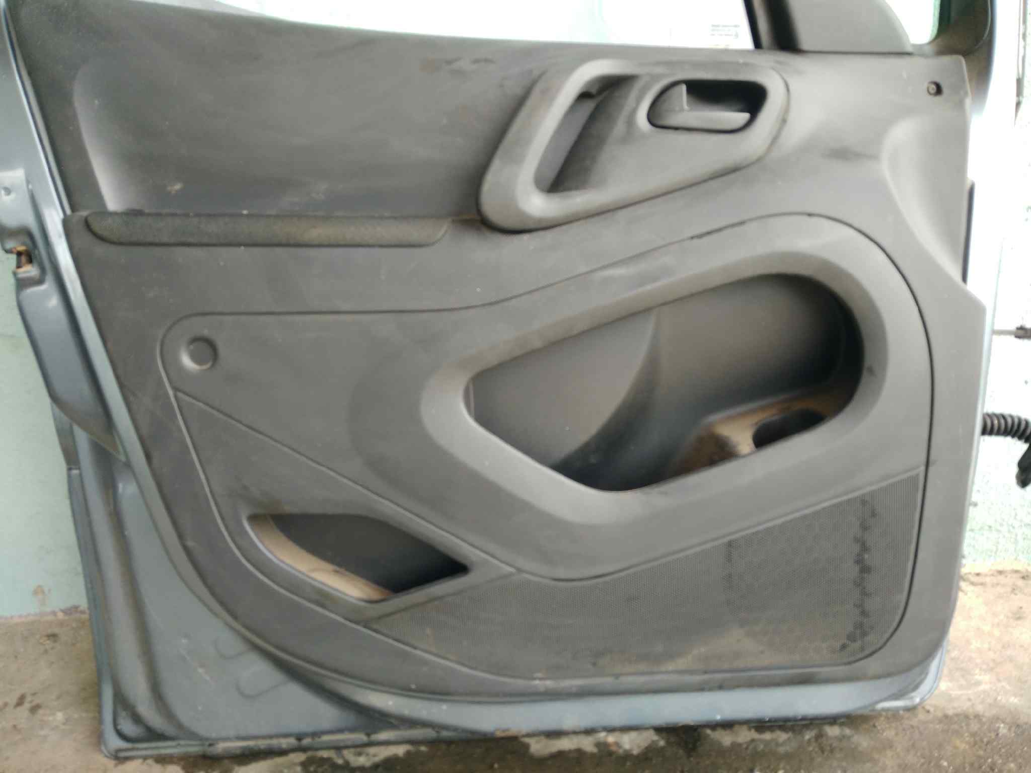 GUARNECIDO PUERTA DELANTERA IZQUIERDA