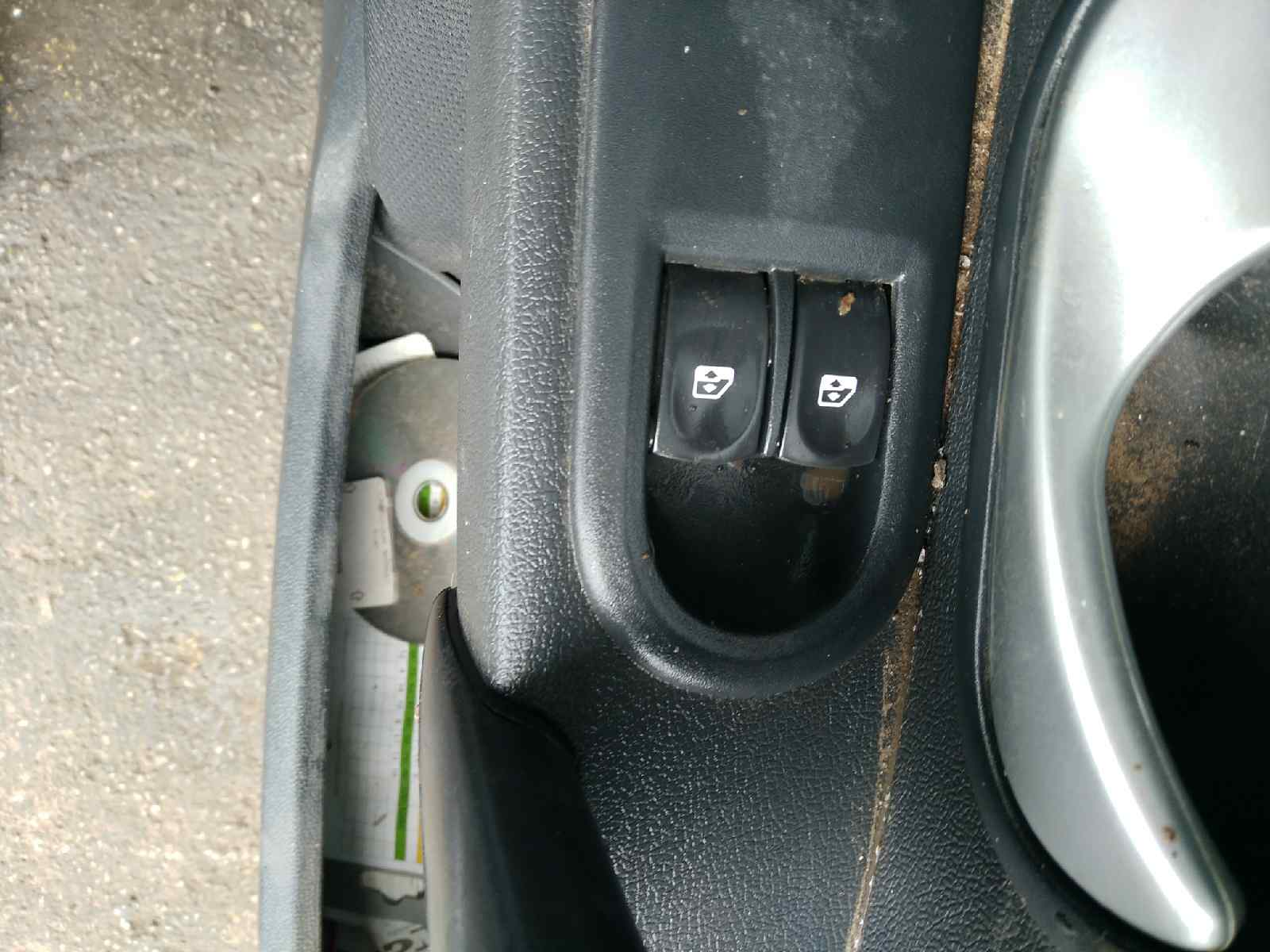 RENAULT CLIO III MANDO ELEVALUNAS DELANTERO IZQUIERDO  