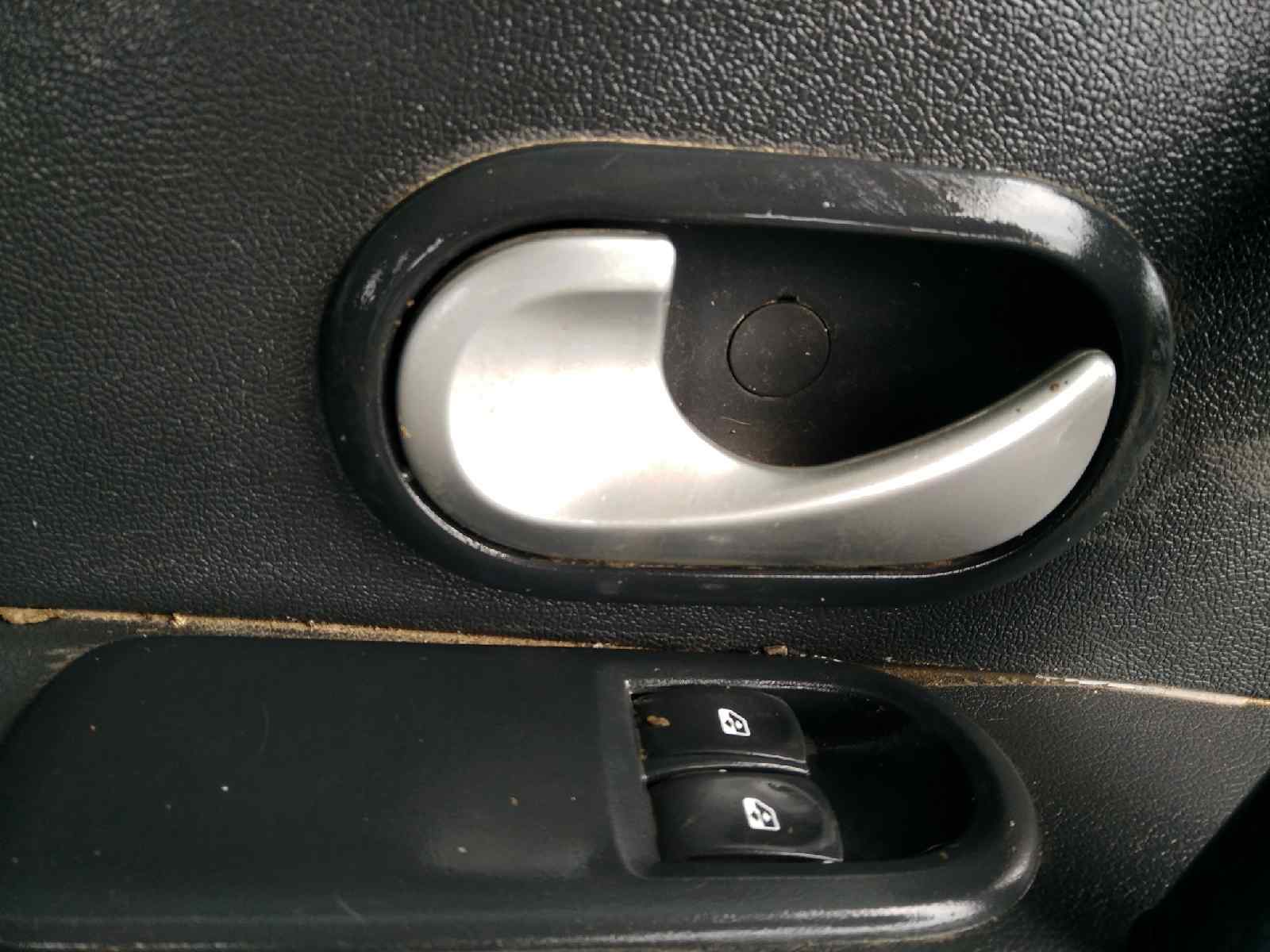 RENAULT CLIO III MANETA INTERIOR DELANTERA IZQUIERDA 