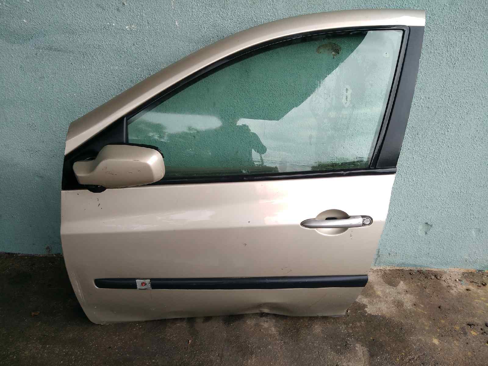 RENAULT CLIO III PUERTA DELANTERA IZQUIERDA 
