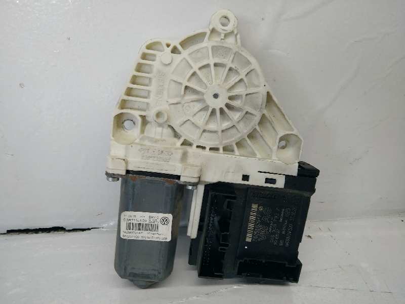 VOLKSWAGEN PASSAT VARIANT (3B6) MOTOR ELEVALUNAS DELANTERO IZQUIERDO 1K0959701AE