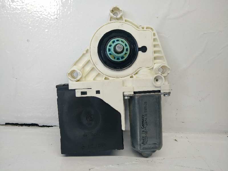 VOLKSWAGEN PASSAT VARIANT (3B6) MOTOR ELEVALUNAS DELANTERO IZQUIERDO 1K0959701AE