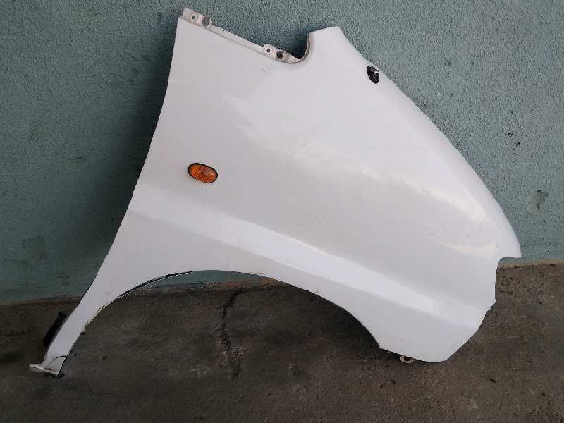 HYUNDAI H1 ALETA DELANTERA DERECHA 