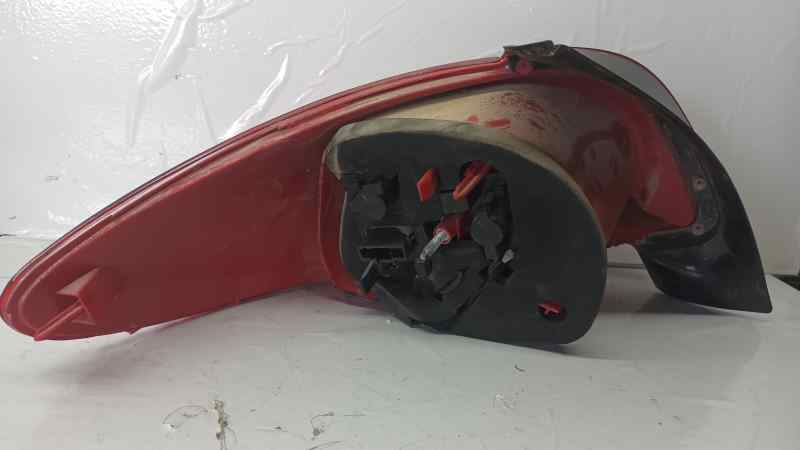PEUGEOT 206+ PILOTO TRASERO DERECHO  9685618180