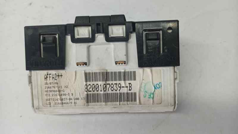 RENAULT MEGANE II BERLINA 3P PANTALLA MULTIFUNCION 8200107839