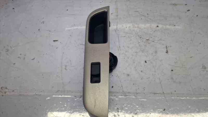 NISSAN PRIMERA BERLINA (P11) MANDO ELEVALUNAS DELANTERO DERECHO