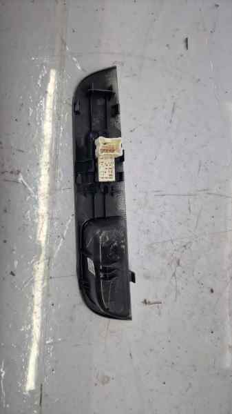 NISSAN PRIMERA BERLINA (P11) MANDO ELEVALUNAS DELANTERO DERECHO