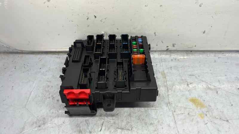 CAJA RELES / FUSIBLES