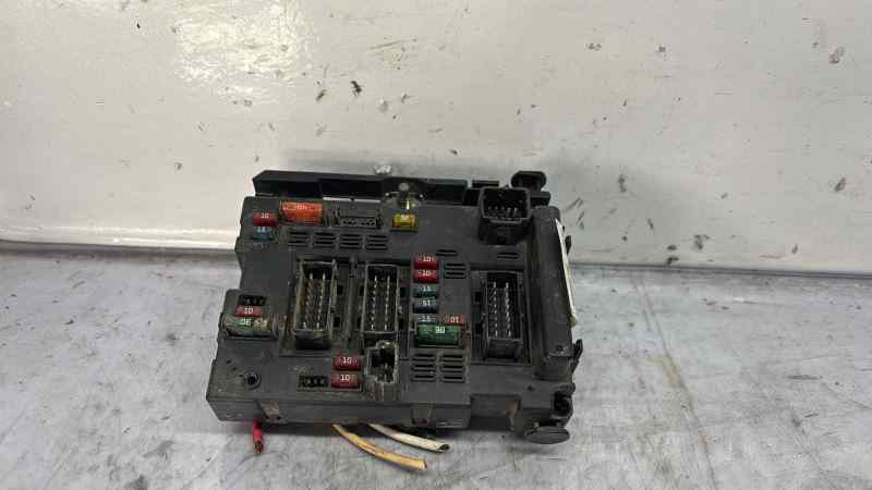 CAJA RELES / FUSIBLES