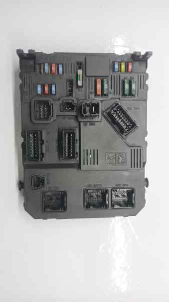 CAJA RELES / FUSIBLES