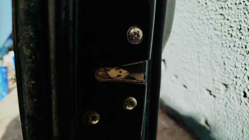 CERRADURA PUERTA DELANTERA IZQUIERDA 