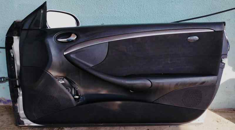 GUARNECIDO PUERTA DELANTERA DERECHA