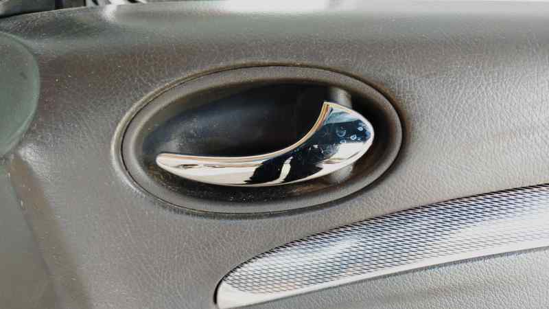 MANETA INTERIOR DELANTERA DERECHA