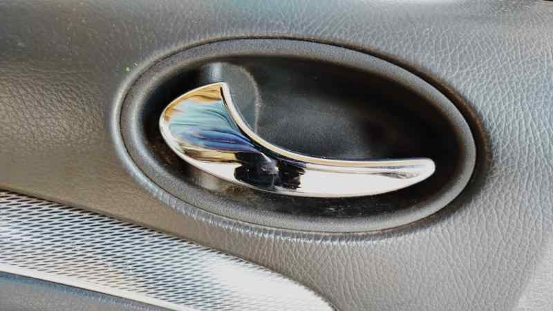 MANETA INTERIOR DELANTERA IZQUIERDA