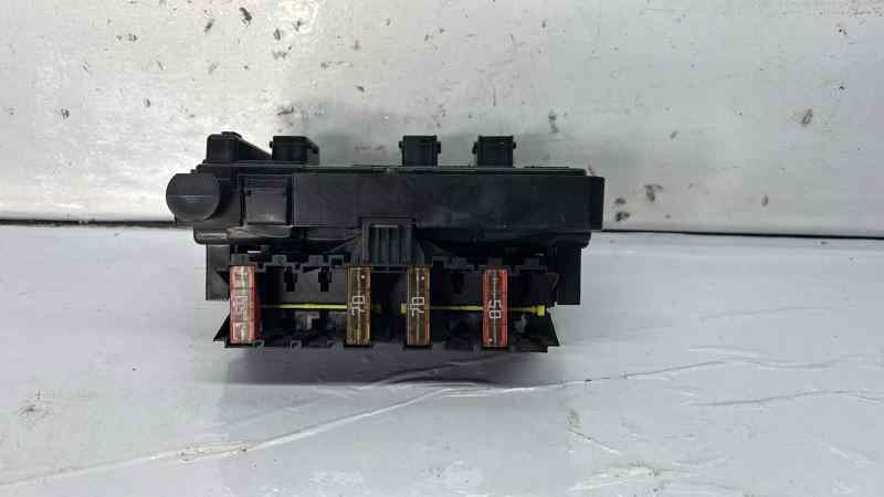 CAJA RELES / FUSIBLES