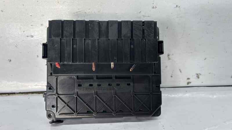 CAJA RELES / FUSIBLES