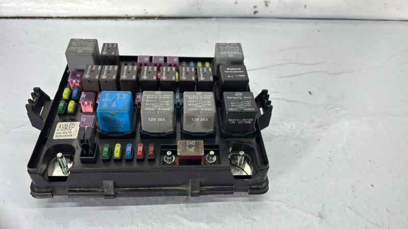 CAJA RELES / FUSIBLES