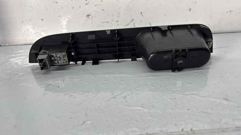 621W05450 MANDO ELEVALUNAS TRASERO DERECHO SSANGYONG RODIUS