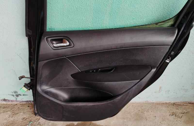 GUARNECIDO PUERTA TRASERA DERECHA