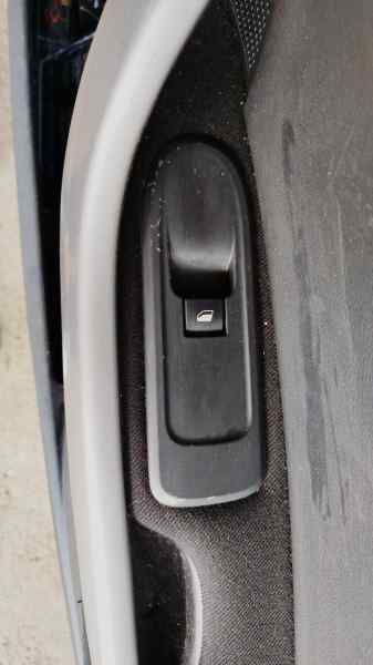 MANDO ELEVALUNAS DELANTERO DERECHO