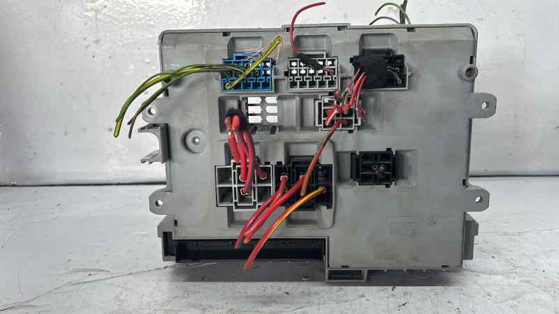 CAJA RELES / FUSIBLES