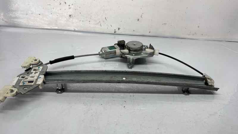 ELEVALUNAS DELANTERO DERECHO